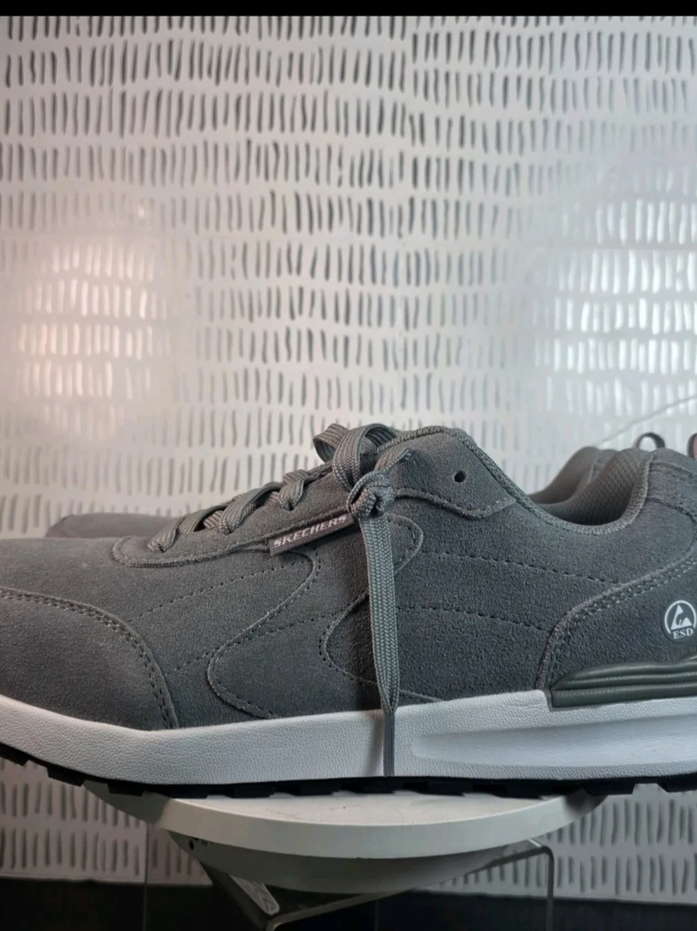 Skechers Work Shoes Men’s 10.5 Gray Carbon Nano Toe ESD Memory Foam